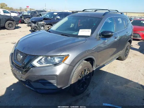 5N1AT2MT4JC758057 2018 NISSAN ROGUE - Image 2