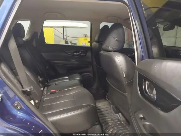 5N1AT2MT4JC767180 2018 NISSAN ROGUE - Image 8