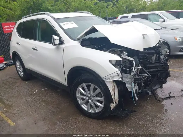 5N1AT2MT4JC781189 2018 NISSAN ROGUE - Image 1