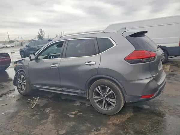 5N1AT2MT4JC782553 2018 NISSAN ROGUE - Image 2