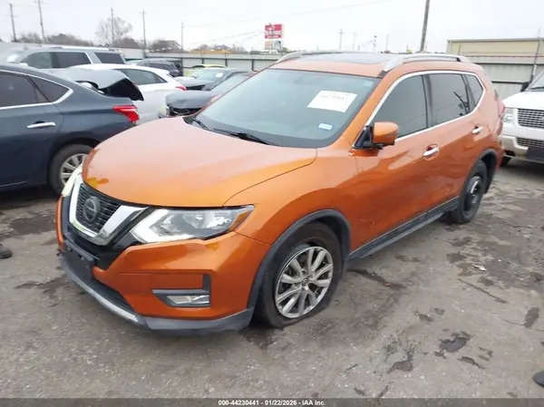5N1AT2MT4JC790961 2018 NISSAN ROGUE - Image 2