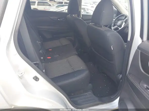 5N1AT2MT4JC800369 2018 NISSAN ROGUE - Image 8