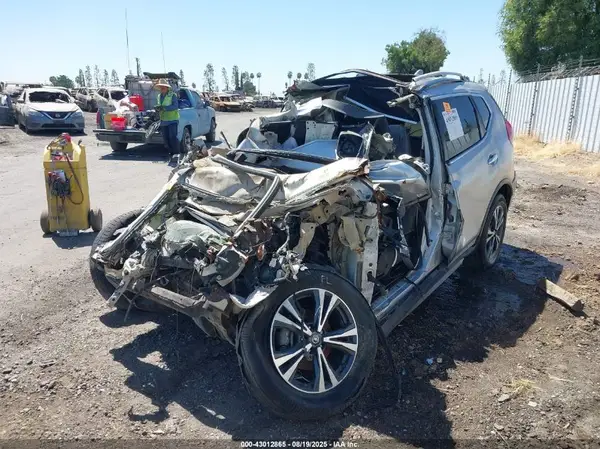5N1AT2MT4JC802669 2018 NISSAN ROGUE - Image 2
