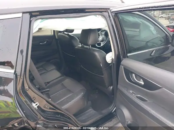 5N1AT2MT4JC807516 2018 NISSAN ROGUE - Image 8