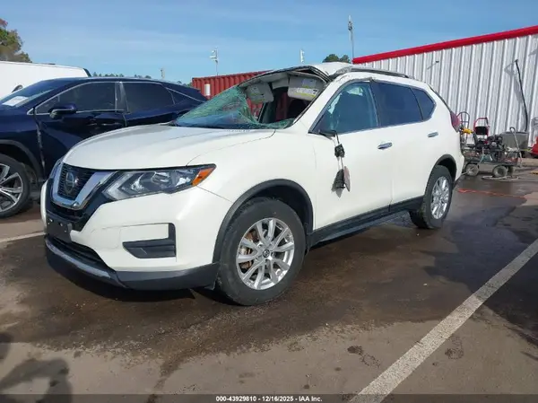 5N1AT2MT4JC814885 2018 NISSAN ROGUE - Image 2