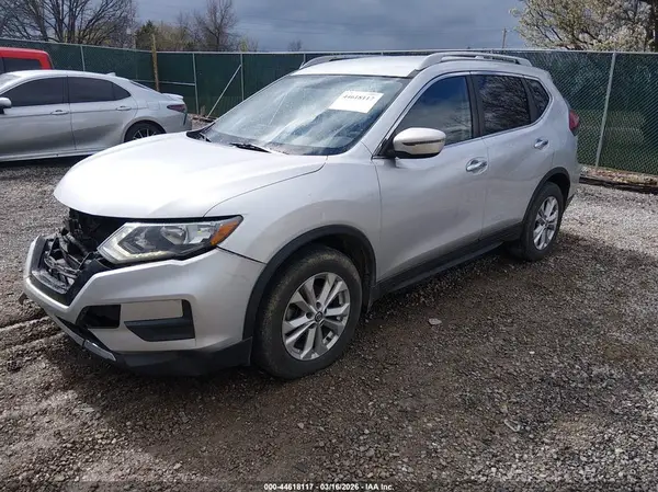 5N1AT2MT4JC816233 2018 NISSAN ROGUE - Image 2