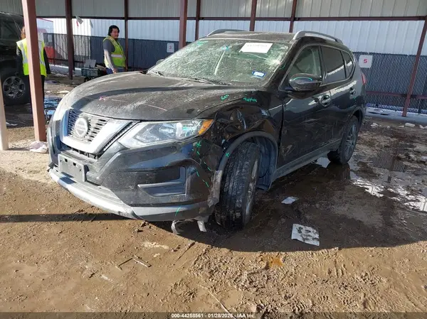 5N1AT2MT4JC827734 2018 NISSAN ROGUE - Image 2