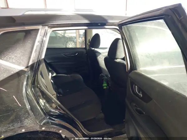 5N1AT2MT4JC827734 2018 NISSAN ROGUE - Image 8