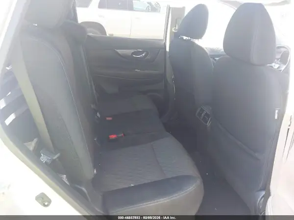 5N1AT2MT4JC836210 2018 NISSAN ROGUE - Image 8