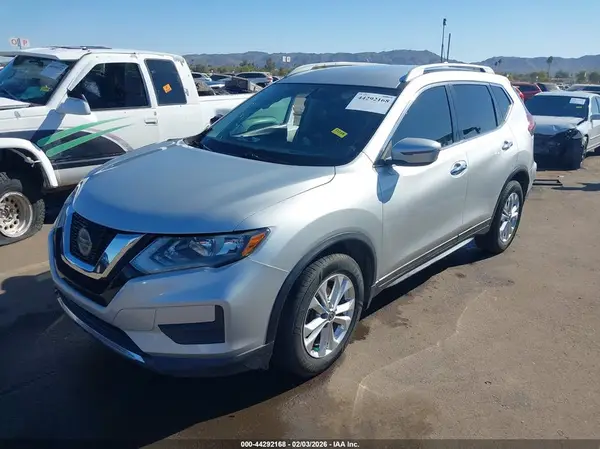 5N1AT2MT4JC839110 2018 NISSAN ROGUE - Image 2