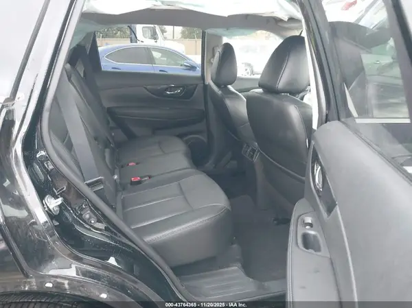 5N1AT2MT4KC708020 2019 NISSAN ROGUE - Image 8