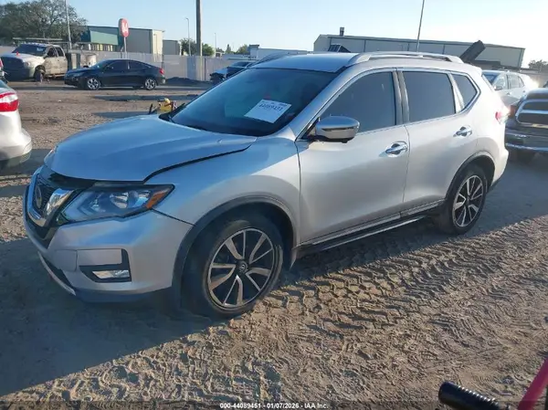 5N1AT2MT4KC709670 2019 NISSAN ROGUE - Image 2