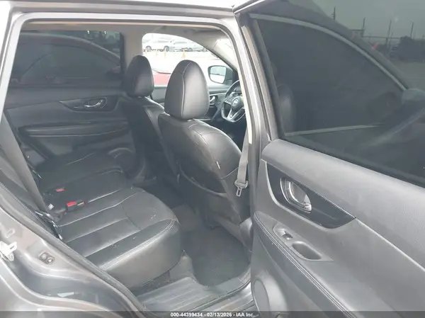 5N1AT2MT4KC740143 2019 NISSAN ROGUE - Image 8
