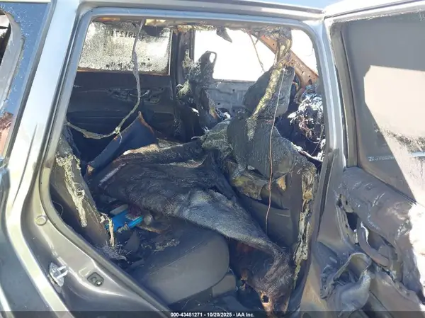 5N1AT2MT4KC810983 2019 NISSAN ROGUE - Image 8