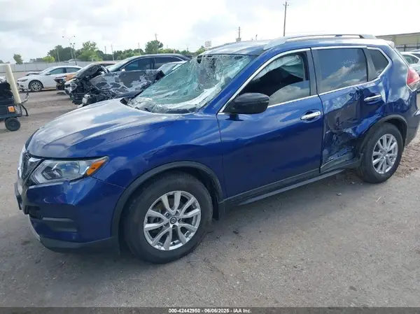 5N1AT2MT4KC831204 2019 NISSAN ROGUE - Image 2