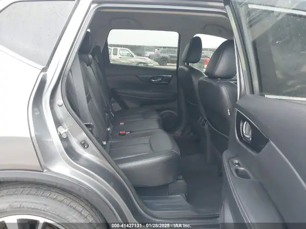 5N1AT2MT4KC840744 2019 NISSAN ROGUE - Image 8