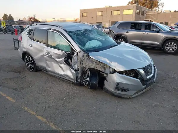 5N1AT2MT4LC703370 2020 NISSAN ROGUE - Image 1