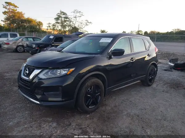 5N1AT2MT5HC742329 2017 NISSAN ROGUE - Image 2