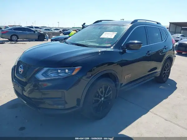 5N1AT2MT5HC756067 2017 NISSAN ROGUE - Image 2