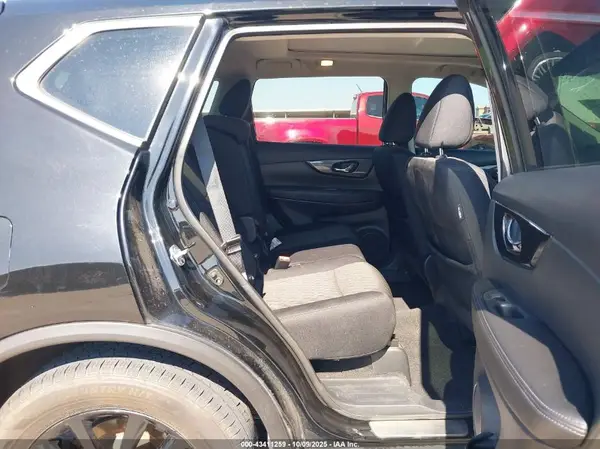 5N1AT2MT5HC756067 2017 NISSAN ROGUE - Image 8
