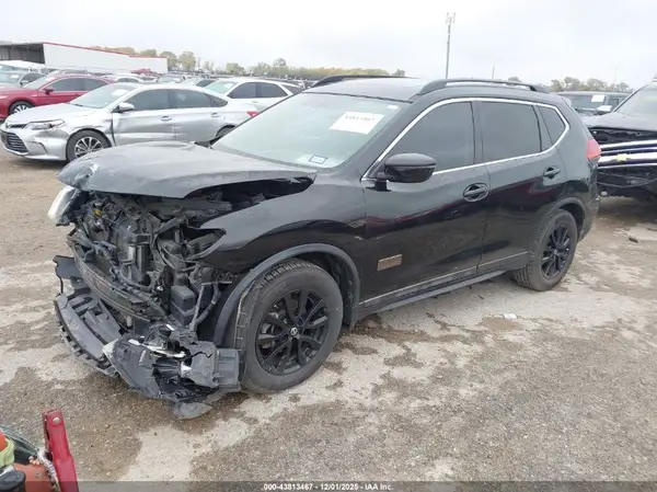 5N1AT2MT5HC757073 2017 NISSAN ROGUE - Image 2