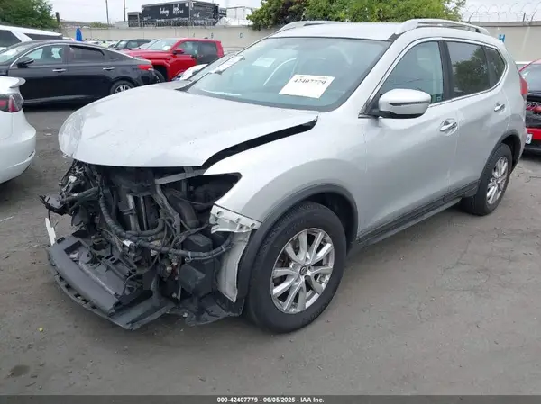 5N1AT2MT5HC774584 2017 NISSAN ROGUE - Image 2
