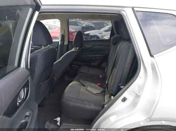 5N1AT2MT5HC779655 2017 NISSAN ROGUE - Image 8