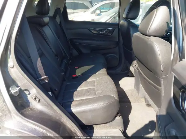 5N1AT2MT5HC783074 2017 NISSAN ROGUE - Image 8