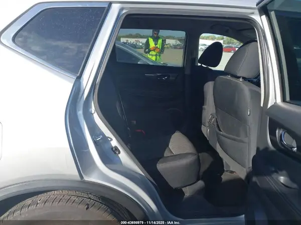 5N1AT2MT5HC804389 2017 NISSAN ROGUE - Image 8