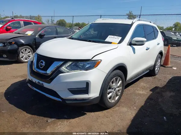 5N1AT2MT5HC805817 2017 NISSAN ROGUE - Image 2