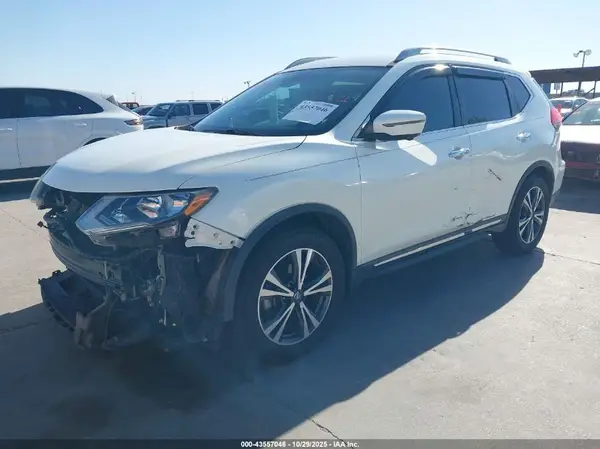 5N1AT2MT5HC815621 2017 NISSAN ROGUE - Image 2