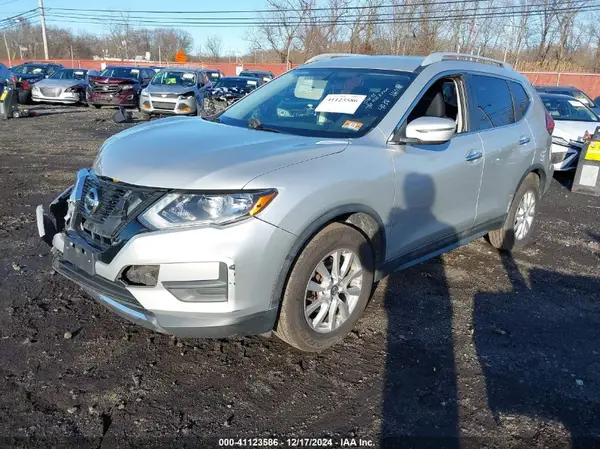 5N1AT2MT5HC824030 2017 NISSAN ROGUE - Image 2