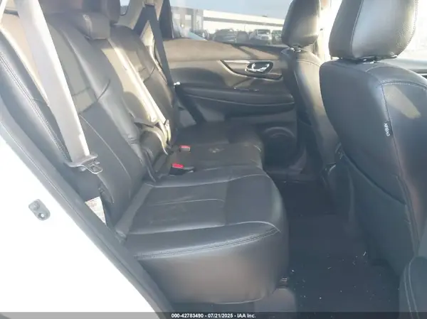 5N1AT2MT5HC825968 2017 NISSAN ROGUE - Image 8
