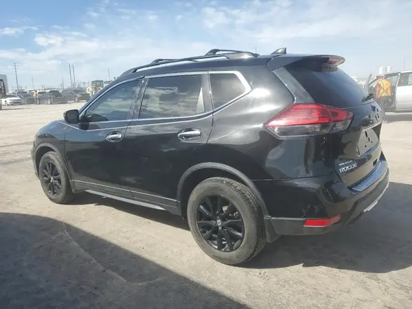 5N1AT2MT5HC828224 2017 NISSAN ROGUE - Image 2