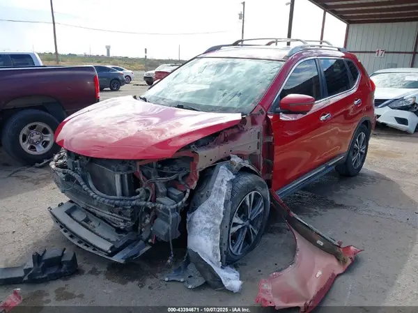 5N1AT2MT5HC861370 2017 NISSAN ROGUE - Image 2