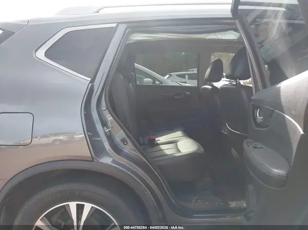 5N1AT2MT5HC870229 2017 NISSAN ROGUE - Image 8