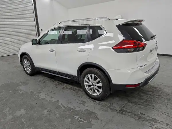 5N1AT2MT5HC882848 2017 NISSAN ROGUE - Image 2