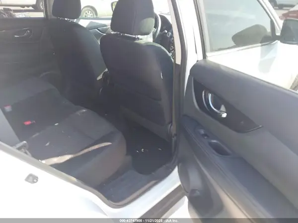 5N1AT2MT5HC883143 2017 NISSAN ROGUE - Image 8