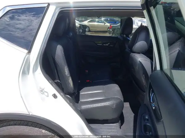 5N1AT2MT5HC884728 2017 NISSAN ROGUE - Image 8