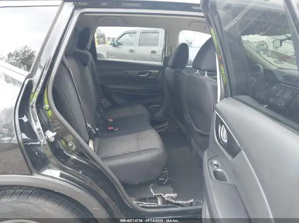 5N1AT2MT5JC715105 2018 NISSAN ROGUE - Image 8