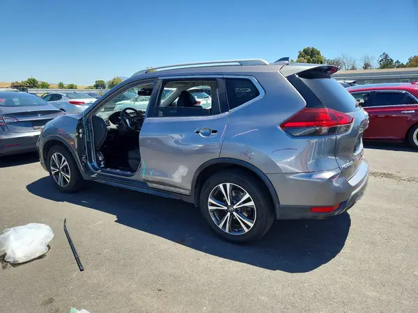 5N1AT2MT5JC737024 2018 NISSAN ROGUE - Image 2