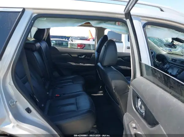 5N1AT2MT5JC739095 2018 NISSAN ROGUE - Image 8