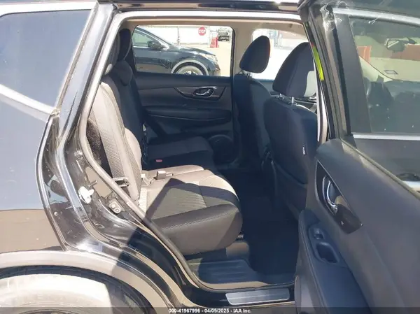 5N1AT2MT5JC740683 2018 NISSAN ROGUE - Image 8