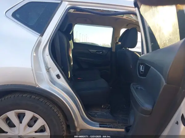 5N1AT2MT5JC766572 2018 NISSAN ROGUE - Image 8