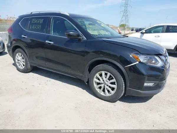 5N1AT2MT5JC767379 2018 NISSAN ROGUE - Image 1