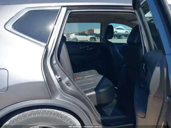 5N1AT2MT5JC776101 2018 NISSAN ROGUE - Image 8