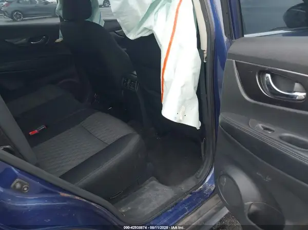 5N1AT2MT5JC792900 2018 NISSAN ROGUE - Image 8