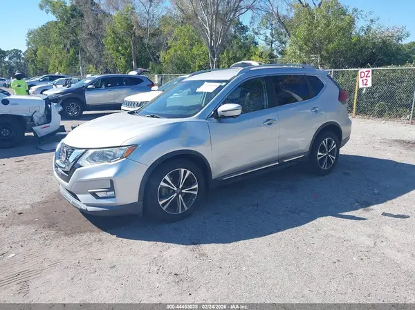 5N1AT2MT5JC799412 2018 NISSAN ROGUE - Image 2