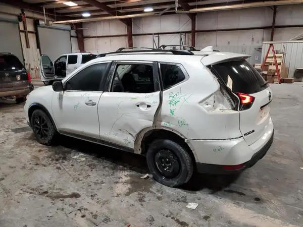 5N1AT2MT5JC800767 2018 NISSAN ROGUE - Image 2