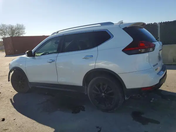 5N1AT2MT5JC810523 2018 NISSAN ROGUE - Image 2
